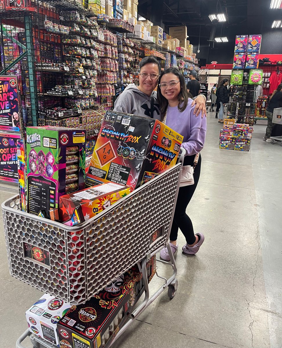 redapplefw's tweet image. Welcome to 2024, #PyroSquad™️!

We hope your NYE celebrations were packed with booms, bangs &amp;amp; tons of fun! If you need to scratch that pyro itch, then checkout our website or visit us instore! #redapplefireworks

Online: bit.ly/3LkOhHB
Locations: bit.ly/3I0L2FG