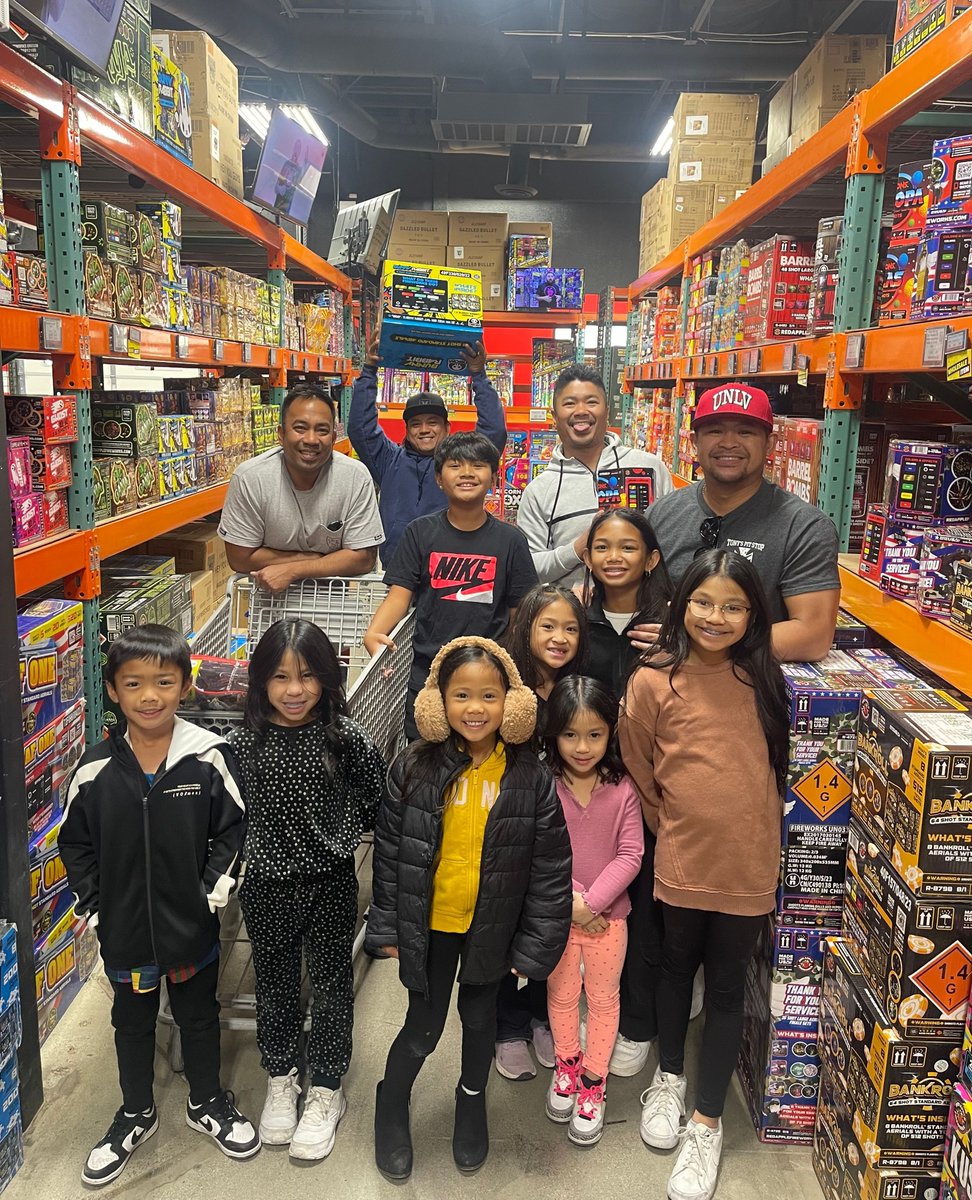 redapplefw's tweet image. Welcome to 2024, #PyroSquad™️!

We hope your NYE celebrations were packed with booms, bangs &amp;amp; tons of fun! If you need to scratch that pyro itch, then checkout our website or visit us instore! #redapplefireworks

Online: bit.ly/3LkOhHB
Locations: bit.ly/3I0L2FG