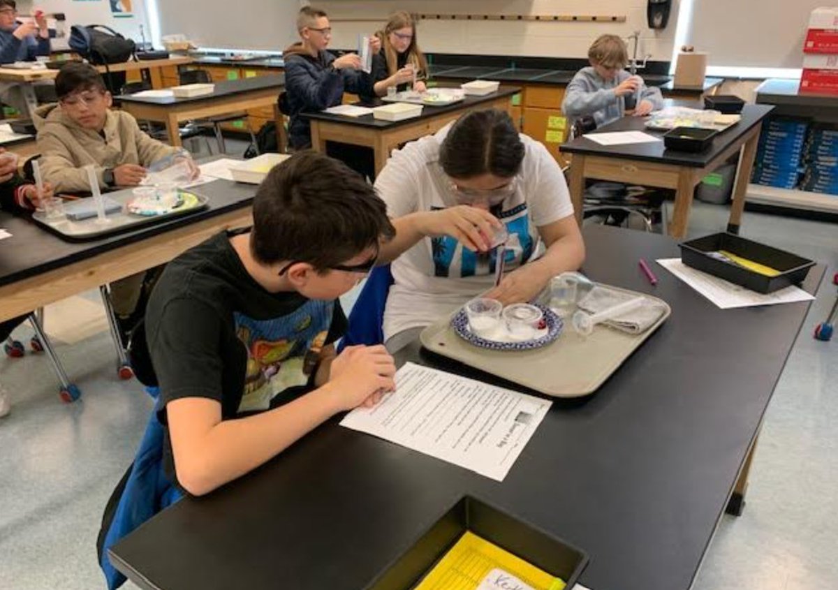 Students in Mrs. Keith's Science 8 class completed a fun "Sunset in a Bag" lab. 🌅 Students explored physical &amp; chemical changes while their materials changed colors and the mixtures of liquids changed temperature! <a href="/MohonCSD/">MohonCSD</a> #MohonProud