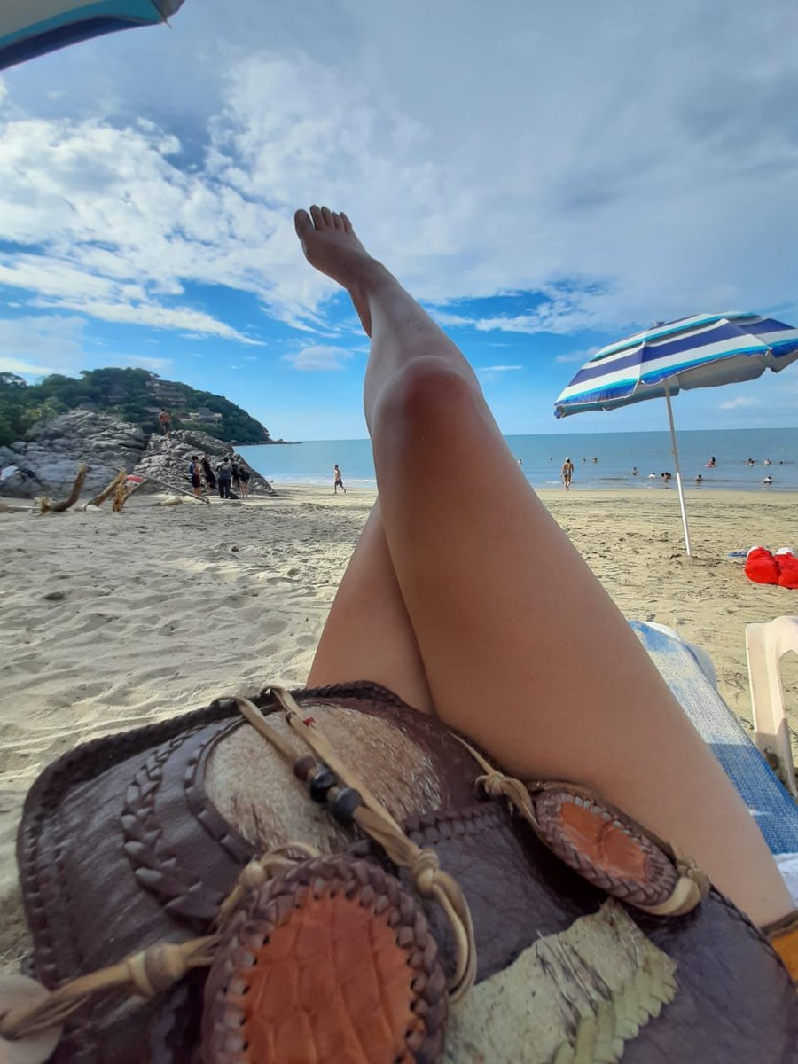 AnaAlava16's tweet photo. Amanecer envuelta en el calor de la playa y el aroma del mar es de lo más rico. 🔥
#beachlover #tanning #perfectcolor #smile #beauty 
#happiness #justhavinfun #brunette #love #fashion #bikinigirl https://t.co/l2VkKrPuYZ