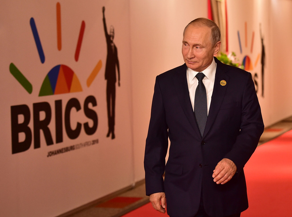 AnibalGarzon's tweet photo. Rusia asume la presidencia del primer año con BRICS ampliado. Entre los grandes retos del bloque multipolar están:
-Ampliar fondos del Nuevo Banco de Desarrollo frente al FMI y BM
-Aumentar comercio con monedas locales y crear moneda común frente al dólar
-Fortalecer cooperación científica y militar frente a la OTAN
-Influir en la OPEP+ frente al fracking de EEUU
-Sumar al bloque nuevos integrantes como Venezuela o Algeria posiblemente