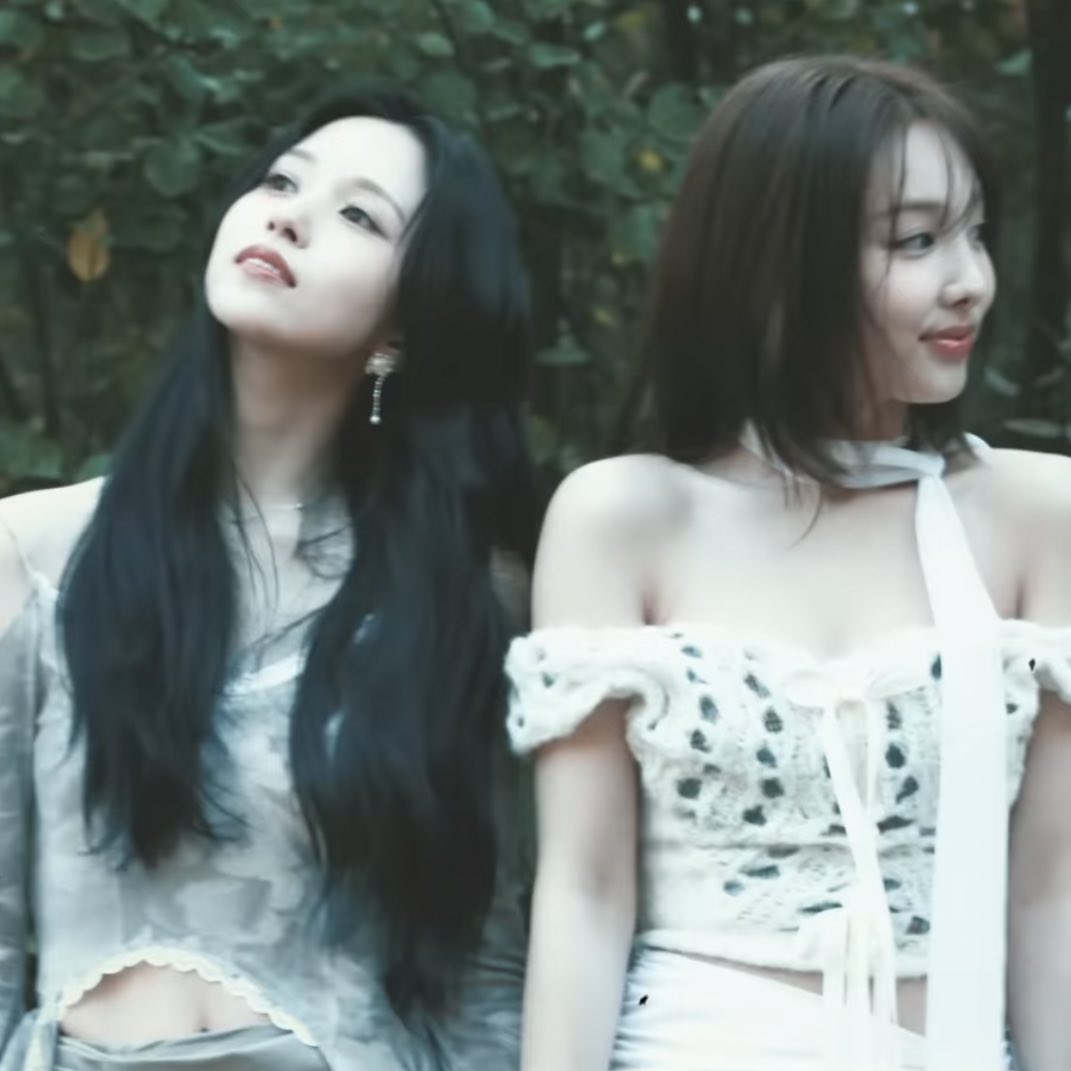 mnymilf's tweet photo. MINAYEON 😭😭😭😭😭 https://t.co/VdyZDk0rl9