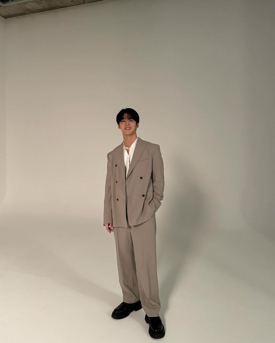 onlyforHONGSEOK's tweet photo. [📷] 020124 Actualización de HONGSEOK en su Instagram 

𝙉𝙪𝙚𝙫𝙤 𝙖ñ𝙤, 𝙣𝙪𝙚𝙫𝙤 𝙘𝙖𝙥í𝙩𝙪𝙡𝙤
 https://t.co/XOK2Pm0Rrx

#홍석 #HONGSEOK
#Hongcookie  #홍쿠키
#앤드마크 #andmarq https://t.co/CFyxvsdaEH