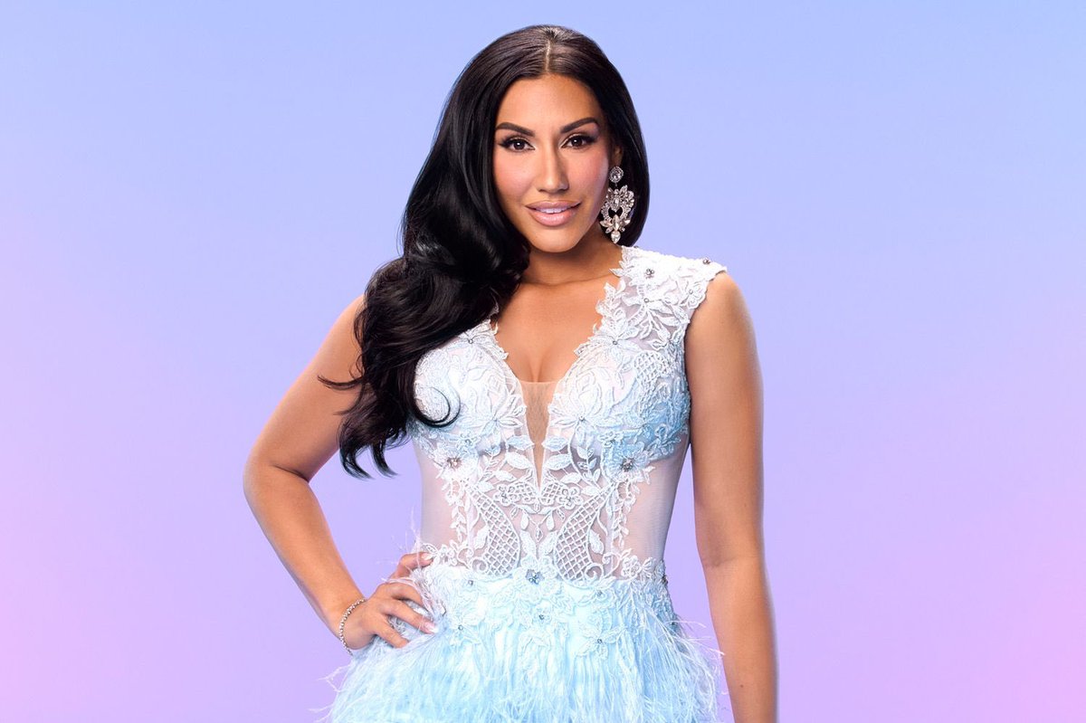 Alex by Alene Too tweet media