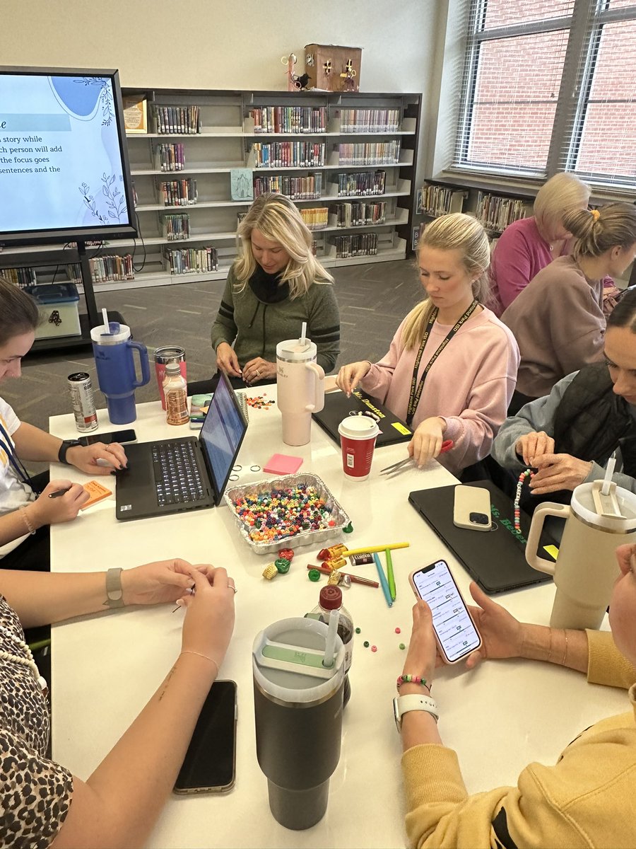 ArmstrongHP's tweet photo. Teachers working together to create their word for 2024 @hpisdschools https://t.co/hMXnd88czP