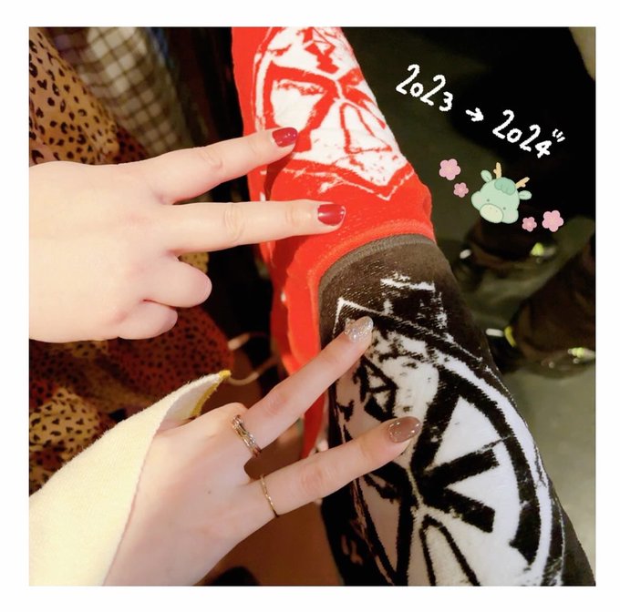 DIAURA⚐⚑� 「Dictatorial Countdown2023〜2024」 2023年12月31日 新宿BLAZE♡  歌合戦面白かった(&sigma;&acute;&forall;｀)&sigma;  2023年最後に聞いた曲はCult。 2024年最初に聞いた曲は愚踊。  2023年最後に食べた物はバタートースト。 2024年最初に食べた物はエリンギ。  #diaura<a href="/tag/diaura"class="tags">#diaura</a><a href="/tag/%E6%96%B0%E5%AE%BFblaze"class="tags"><span>#新宿blaze</span></a><a href="/tag/dictatorialcountdown"class="tags"><span>#dictatorialcountdown</span></a>