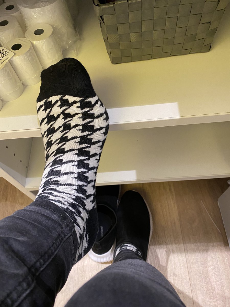FeetRonnie's tweet photo. Sneaking in some feet pictures at work 🤭 wanna see? https://t.co/9rYYMC5DVL ❤️ https://t.co/tJ8yo1XWe9