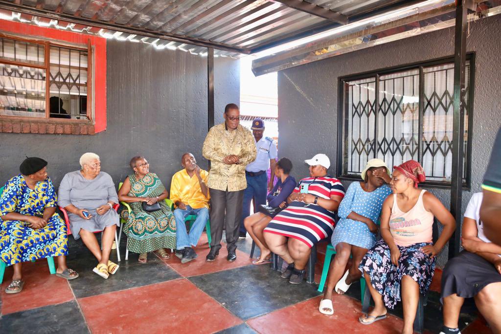 GP_CommSafety's tweet photo. The @GautengProvince Premier, Panyaza Lesufi and @GP_CommSafety MEC, Faith Mazibuko today, visited the family of four siblings who were shot and killed in Jukulyn, Soshanguve on Monday, 01 January 2024, to offer their condolences and get an update on the killings. https://t.co/CyKpXbomG5