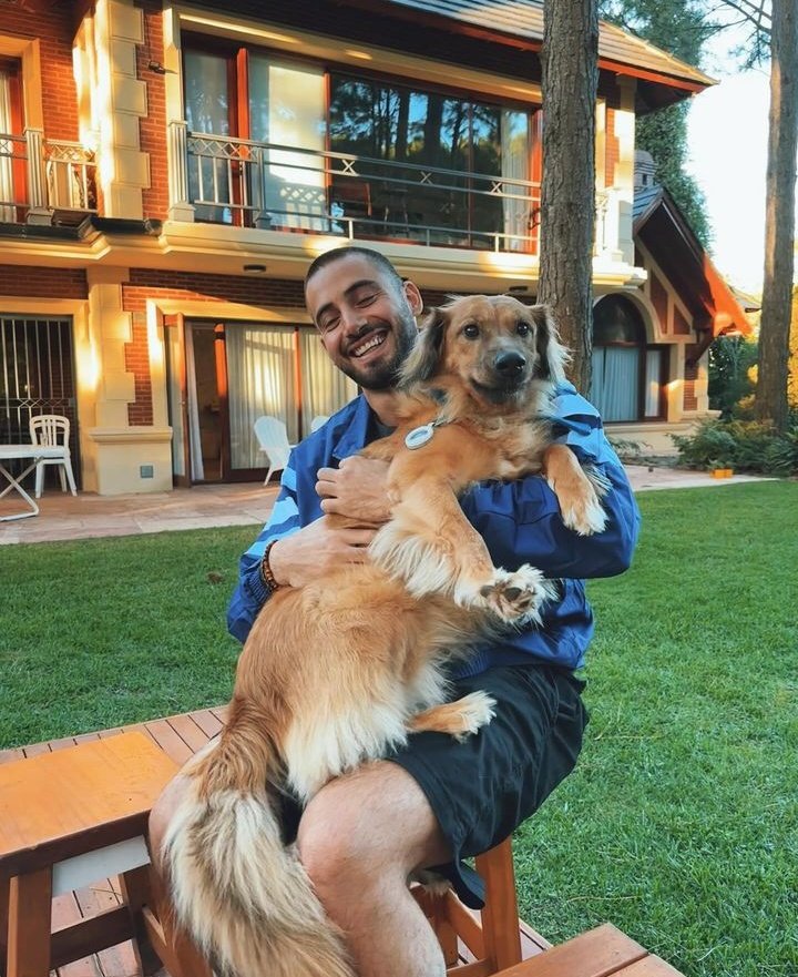 xcamiyy's tweet photo. CARLITOS TIENE MAMÁ, PAPA Y HERMANO GENTEEEEE. #nadiedicenada #Occhiamin https://t.co/bA6qUG6Z5j
