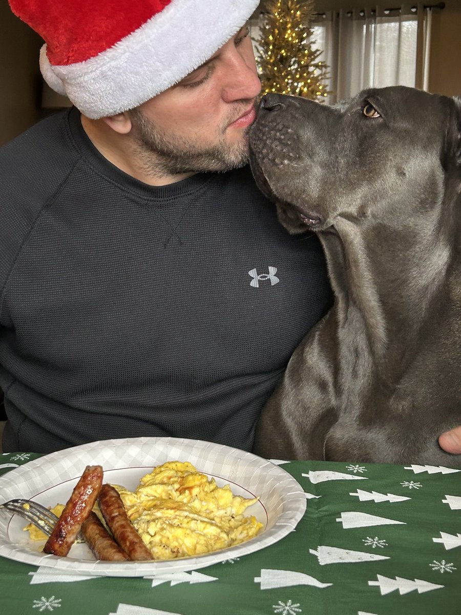 Matt__Spack's tweet photo. Just two #carnivores spackyclause and Gia #cancorso #eggs #sausage don't mind the paper plate, using them up ๐คฃ https://t.co/CZ5g3HGuY9