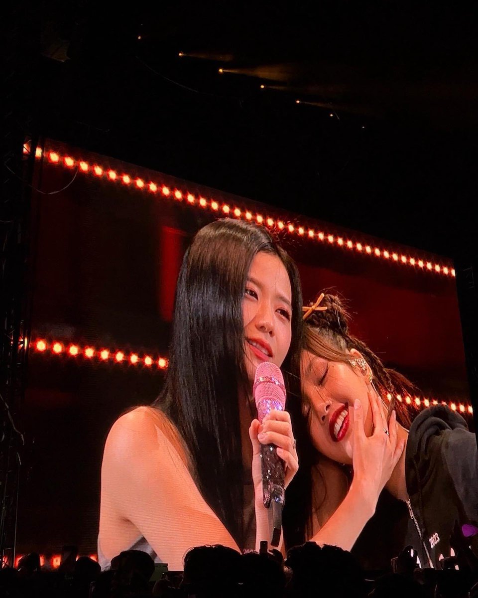 LISANATIONS_'s tweet photo. Happy Birthday to Jisoo 💛 
May 2024 be full of prosperity and joy for Lisa's beloved unnie! 

HAPPY JISOO DAY 
#OurPreciousJISOODay 
#꽃향기_가득한_지수생일_왔단다 @BLACKPINK https://t.co/5ccJEfYwwS