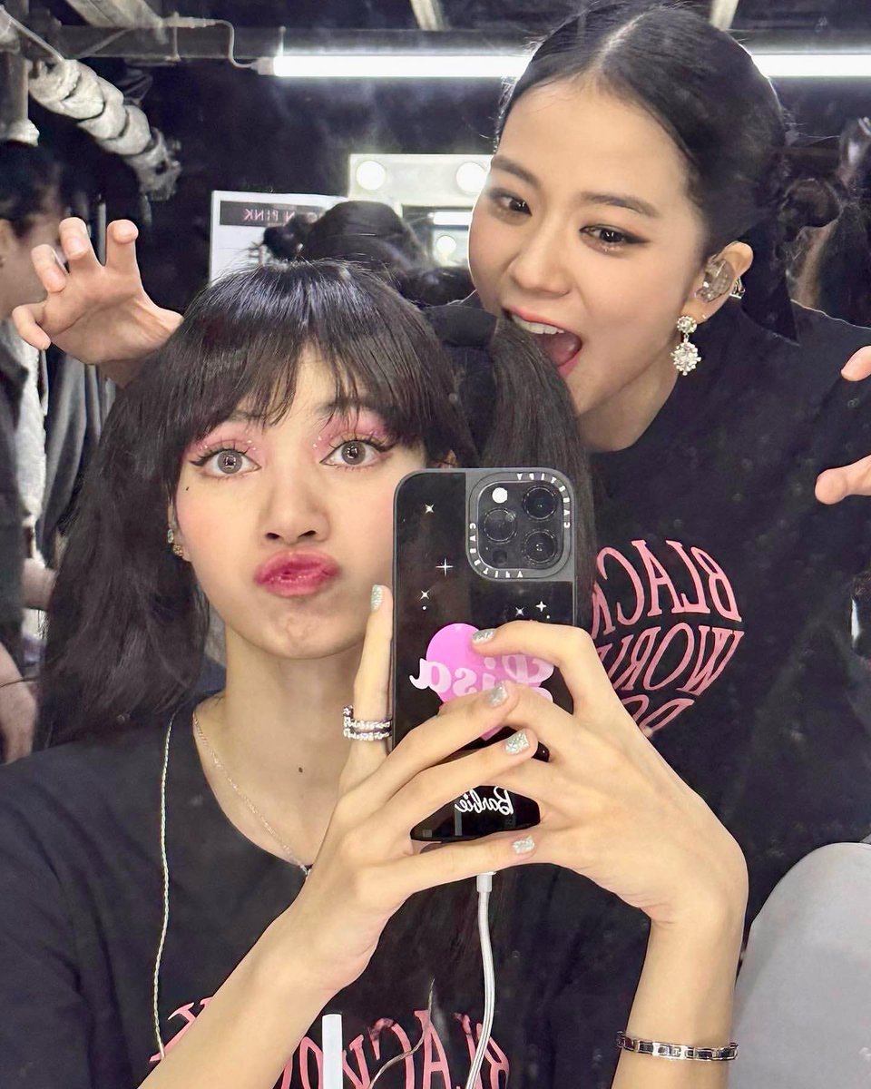LISANATIONS_'s tweet photo. Happy Birthday to Jisoo 💛 
May 2024 be full of prosperity and joy for Lisa's beloved unnie! 

HAPPY JISOO DAY 
#OurPreciousJISOODay 
#꽃향기_가득한_지수생일_왔단다 @BLACKPINK https://t.co/5ccJEfYwwS