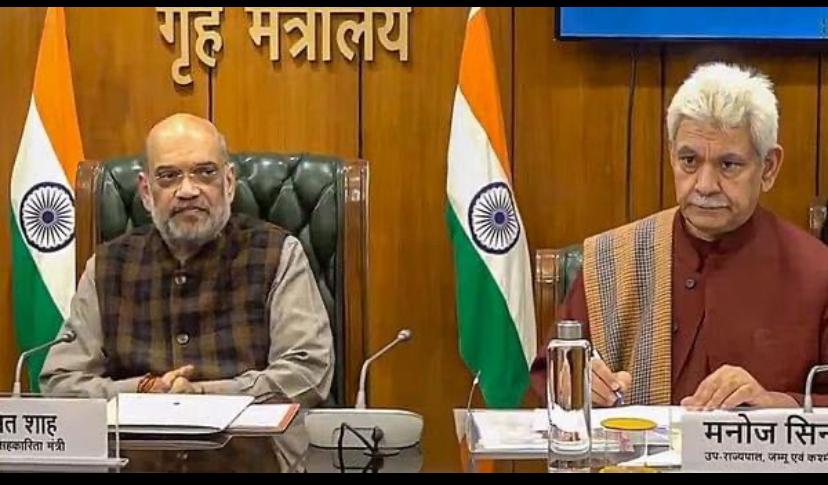 Union Home Minister @AmitShah chaired a security review meeting in J&K, emphasizing the Govt's zero-tolerance approach against terrorism.The meeting focused on strengthening counter-terrorism operations & eliminating the terror eco-system. #JammuAndKashmir #SecurityReviewMeeting