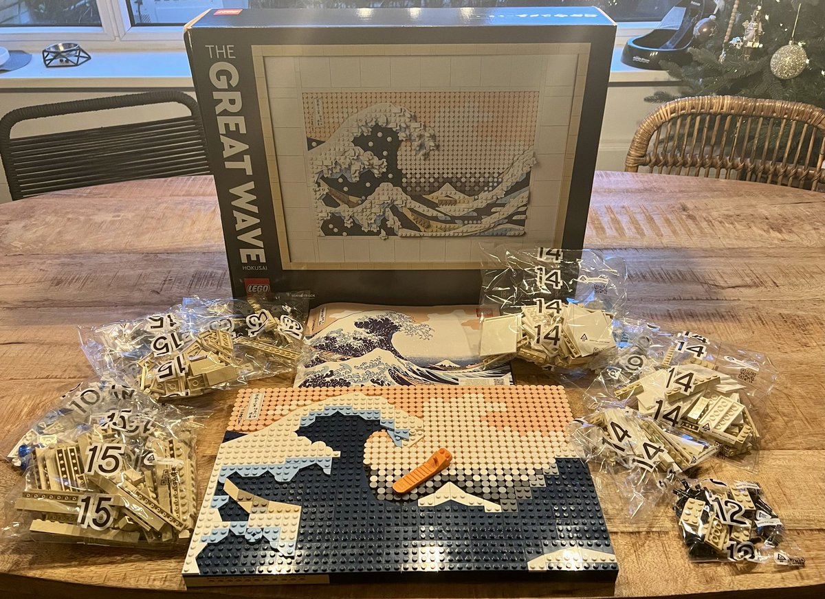 PostvanFenna's tweet photo. Daar gaan we weer!!! Al 7 zakjes (van 15) in het project. Je moet toch wat in je vakantie met zulk rotweer hè. Nu ff pauze (tot morgen ofzo 😬). #Lego #AFOL #Legonerd https://t.co/l4uyeGRSav