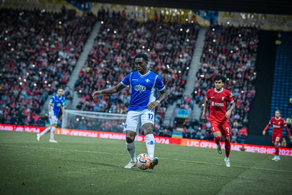 SVD98EN's tweet photo. 🚨 Transfer News 🚨

After two and a half years with the lily on his chest, Frank #Ronstadt is moving to 1. FC Kaiserslautern. 

The clubs have agreed not to disclose the transfer terms.

All the best for your future journey, Franky! ⚜ #sv98 https://t.co/olYoPOp2Cw