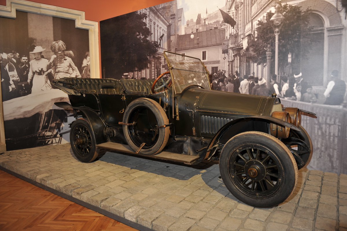 For our international friends and visitors, the #MilitaryHistoryMuseum offers an English guided tour on January 6th at 11:00 AM. Join us and discover the colorful yet violent history of the Habsburg Monarchy. Fee: €4 in addition to the entrance ticket. #hgm #vienna