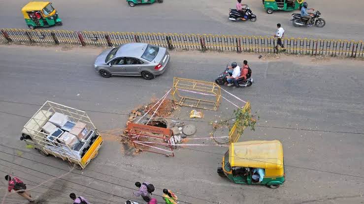 PNJoshi_'s tweet photo. I stand with strictest traffic laws.

Consider #Value_Of_life 

If we don’t have self discipline &amp; #TrafficSense, let there be strict laws.

Especially most commercial vehicles drive irresponsibly. Even the process of driving license test be stricter

#TruckDriver https://t.co/XZ3V5SG4Rq