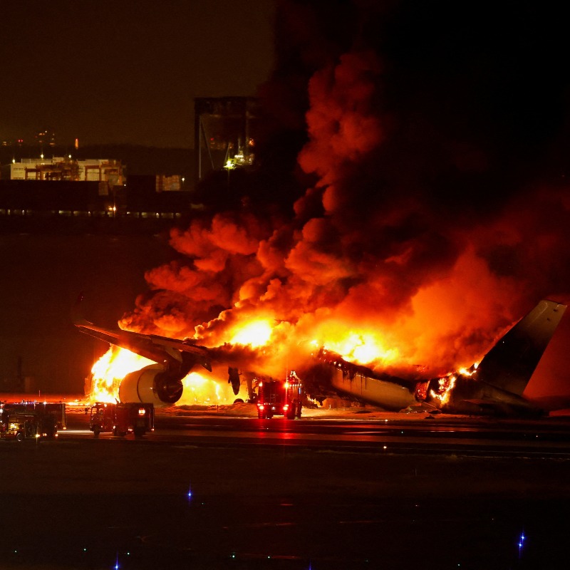 SkyNews's tweet photo. Japan has already been hit by one tragedy in 2024 - an earthquake - now one of the country’s busiest airports is battling a major fire.

📍  Tokyo's Haneda airport in Japan

Here's everything we know so far 👇