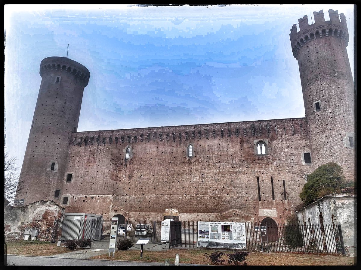 hardrockhm's tweet photo. Di passaggio ad #ivrea, in provincia di #torino. ##piemonte #piemonte_super_pics #piemonteturismo #travel https://t.co/kK9RDP36yD