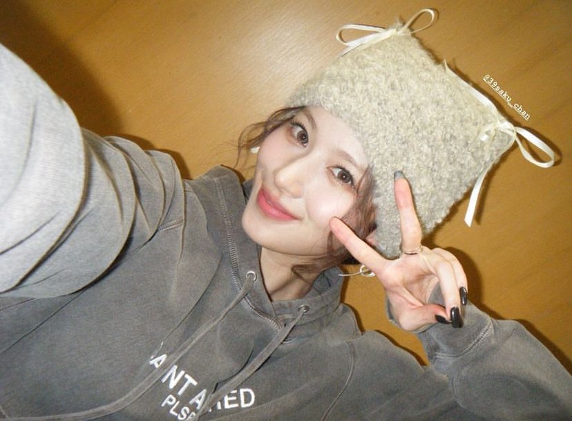sserapics's tweet photo. SAKURA AND SANA ARE BESTIES https://t.co/EtH57EME3C