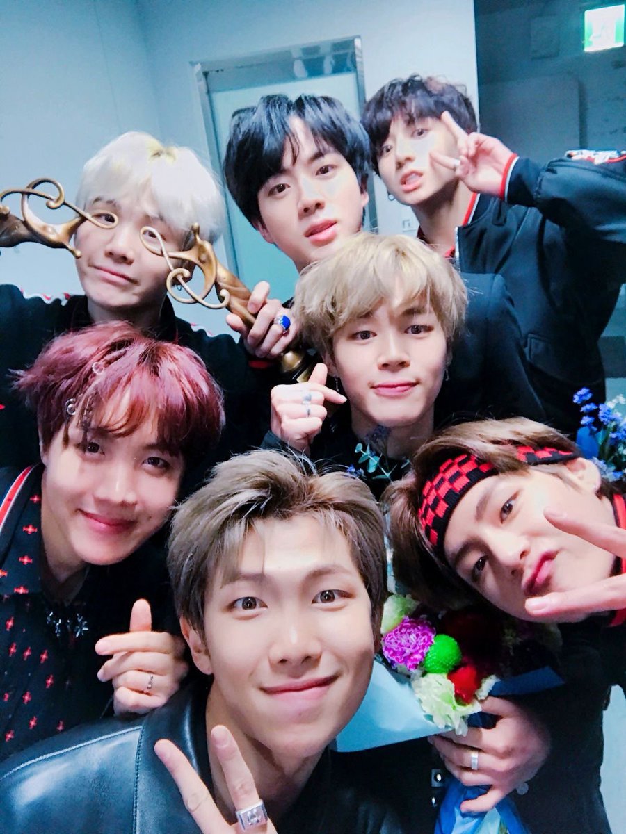 sevenrchive's tweet photo. BTS AND THE MEMBERS WINS AT THE 33rd Seoul Music Awards:

🏆 World Trend Artist
• BTS

🏆 Main Prize “Bonsang”
• JIMIN
• V
• JUNGKOOK

🏆 Fan Choice of The Year
• V 

CONGRATULATIONS BTS
CONGRATULATIONS JIMIN
CONGRATULATIONS TAEHYUNG
CONGRATULATIONS JUNGKOOK https://t.co/0nTnFYjoIG