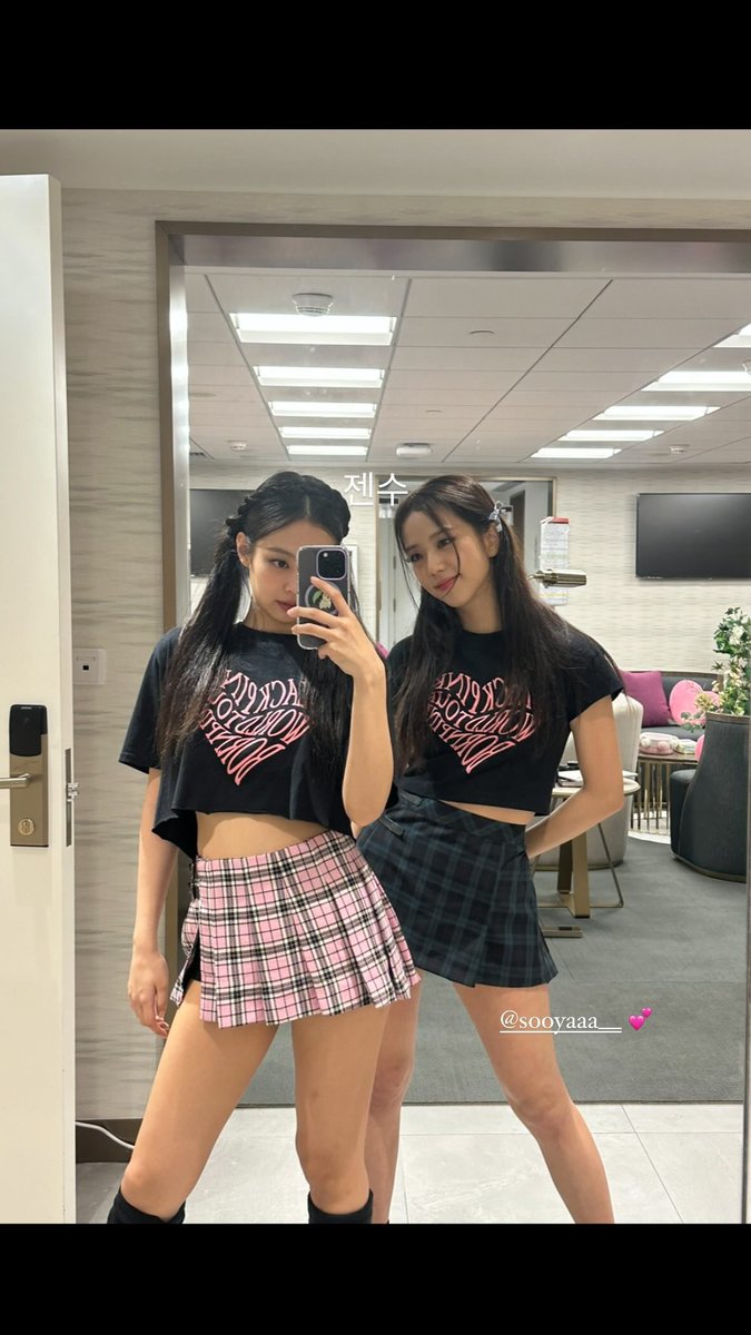 jenniesrenes's tweet photo. jennie ig story with jisoo! https://t.co/bwEwno8prP