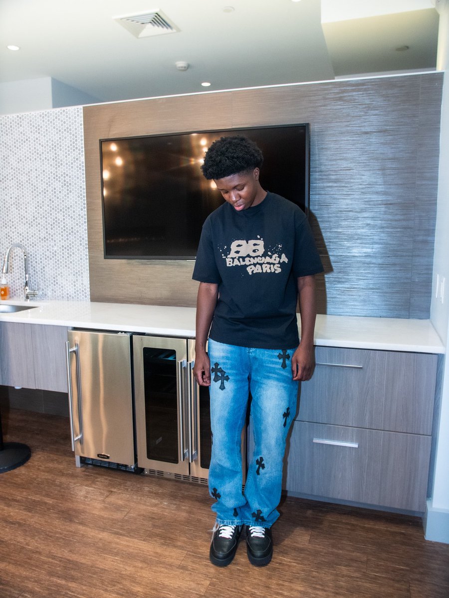 FobKid's tweet photo. This the year I turn my dreams into reality 📈 https://t.co/W3yABn7bUh