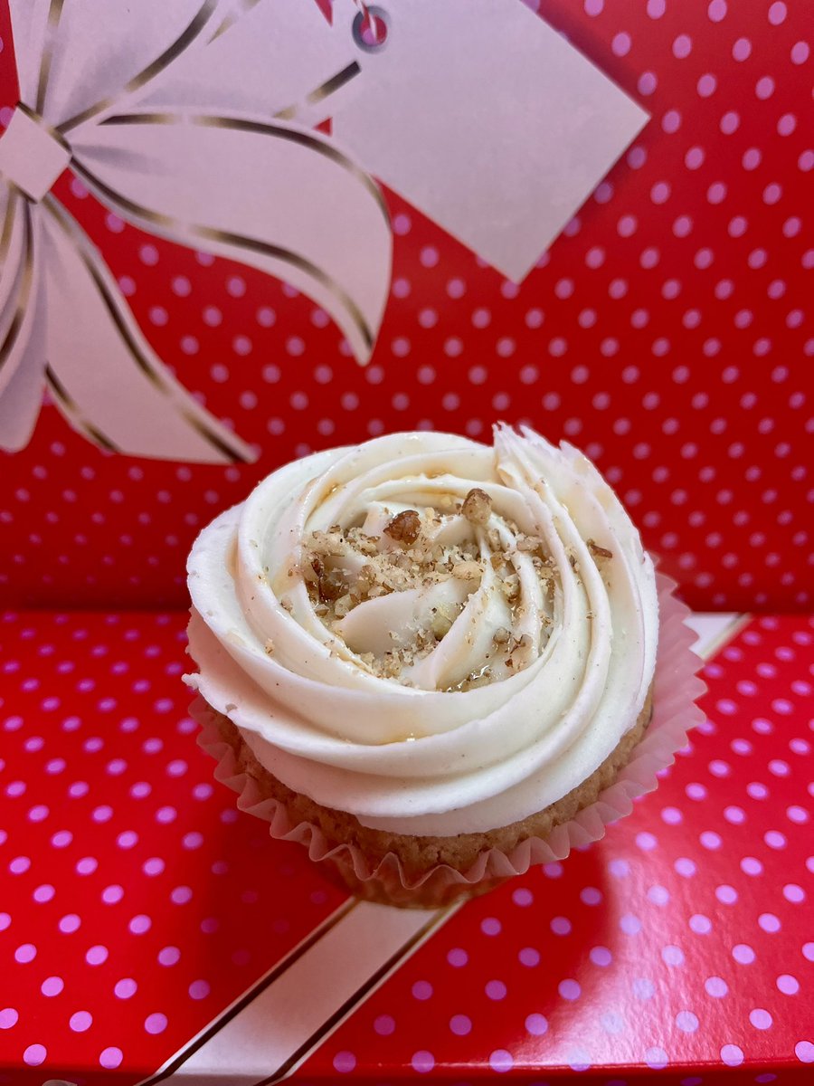 SmallCakesNDH's tweet photo. #HappyNewYear y’all! We’re open 10AM-8PM. Our specials are #ChocolateMocha #MapleButterPecan & #LuckyCharms #cupcakes +17 delicious daily Signature Cupcake flavors! Order pickup at 404.621.9634 or via https://t.co/MTIy7NEtp6! Or get delivery thru UberEats GrubHub or DoorDash! https://t.co/uAKGzm7vRR
