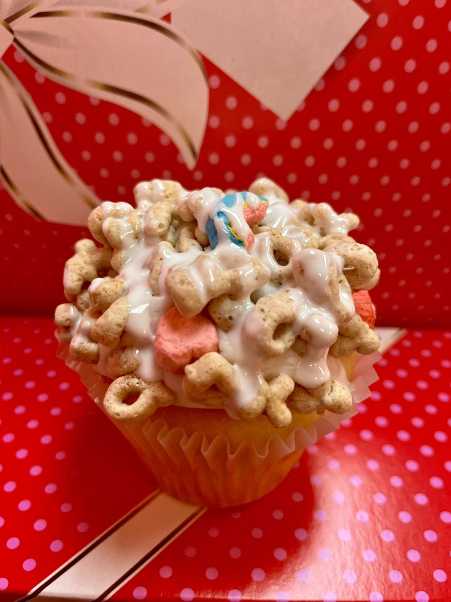 SmallCakesNDH's tweet photo. #HappyNewYear y’all! We’re open 10AM-8PM. Our specials are #ChocolateMocha #MapleButterPecan & #LuckyCharms #cupcakes +17 delicious daily Signature Cupcake flavors! Order pickup at 404.621.9634 or via https://t.co/MTIy7NEtp6! Or get delivery thru UberEats GrubHub or DoorDash! https://t.co/uAKGzm7vRR