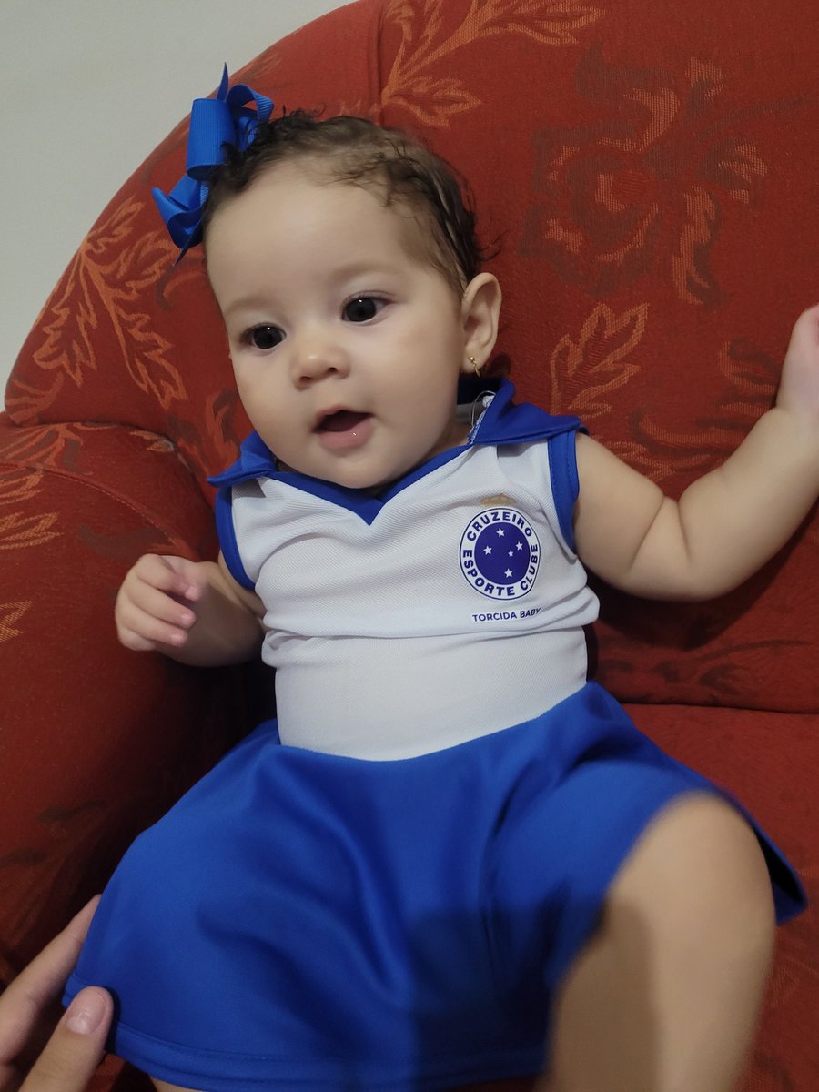 vm_rrocha's tweet photo. A mini cruzeirense mais linda do Brasil passando na sua tela pra comemorar 103 anos do maior de minas !!
#Cruzeiro103Anos #torcidababy https://t.co/RDOa77aACV