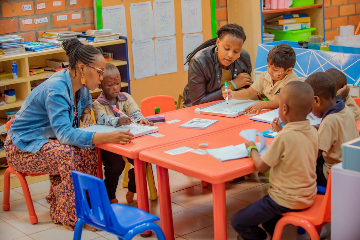 AmEugeneAnangwe's tweet image. #AD: 🏫 Small classes, BIG IMPACT! An interesting policy at @AcornsRwanda! The school maintains classroom sizes of no more than 18 students, creating an environment where every child's needs are identified and nurtured daily.  #SmallClassSizes #NurturedLearning #AISRwanda