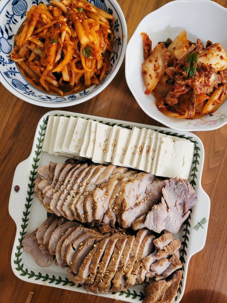 babibabiwoo's tweet photo. #보쌈 #걸저리 #무생채 #Kimchi #キムチ #ポッサム #Bossam https://t.co/zp2pn0qAMl