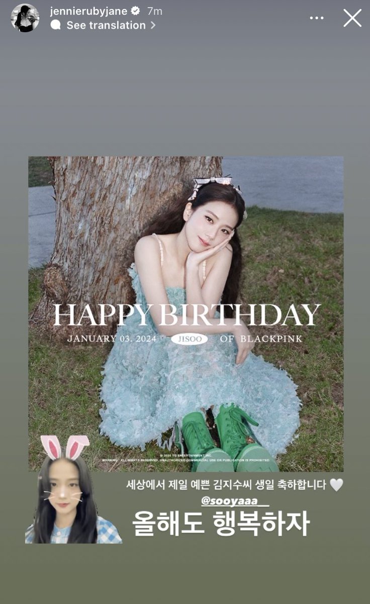 NEWSJISOO's tweet photo. Jennie updated on instagram story with JISOO. 

“Happy Birthday to Kim Jisoo-ssi the prettiest person in the world 🤍 
Let's be happy this year as well”

HAPPY JISOO DAY
#OurPreciousJISOODay
#꽃향기_가득한_지수생일_왔단다 https://t.co/ZJVnevXn8g