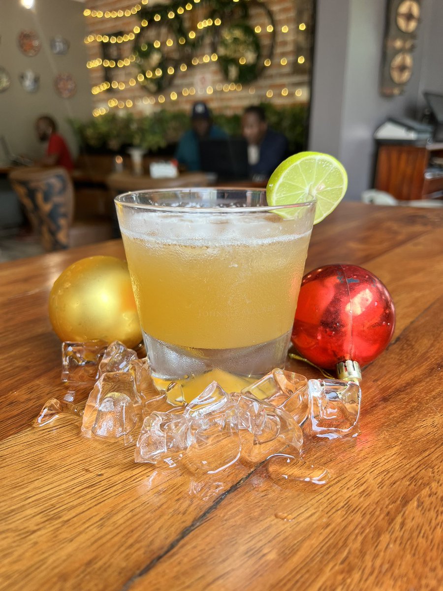 CoffeeAtLastUG's tweet photo. At Last On The Rock 😁🥃
(ALCOHOLIC) at UGX 20,000 Only!
Enjoy at Makindye. #2024 #cocktaillovers #happynewyear https://t.co/SDjI2oQyY3