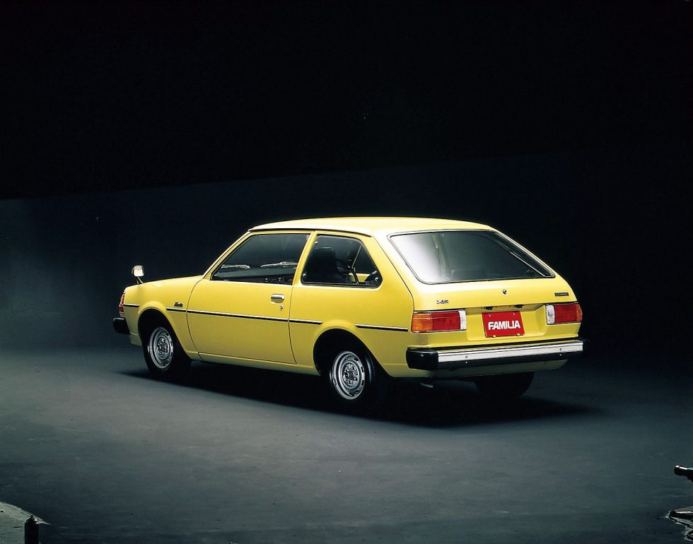 mazdaukpr's tweet photo. A #tbt to January 1977 and the launch of the Familia/323, a rear-wheel drive compact family car, it was a global success. Sales of this hatchback continued until 1980 when it was replaced by the next-generation 323, which was Mazda’s first front-wheel drive hatchback. https://t.co/3fUqWLbZ74