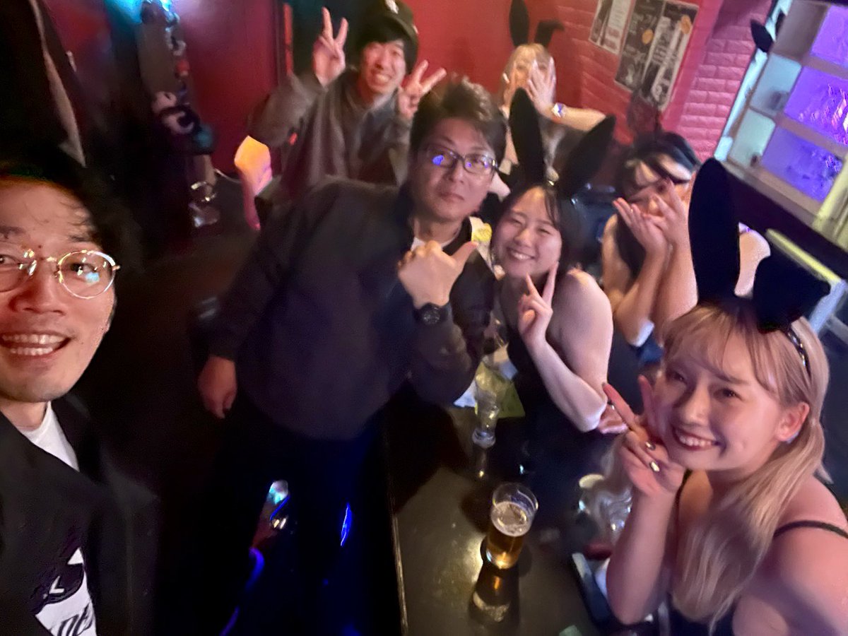 昨年末仕事の打ち合わせ後、飲みに行ったゴゾンジ岩谷くん「めしあがれ」としておもしろ荘に出演！おめでとう🍾
フリーモンキーのけんたろうくんも後に続け！バズれ！
#ゴゾンジ岩谷
#めしあがれ
#おもしろ荘
#フリーモンキー
#けんたろうFREEMONKEY
#上野パンダ