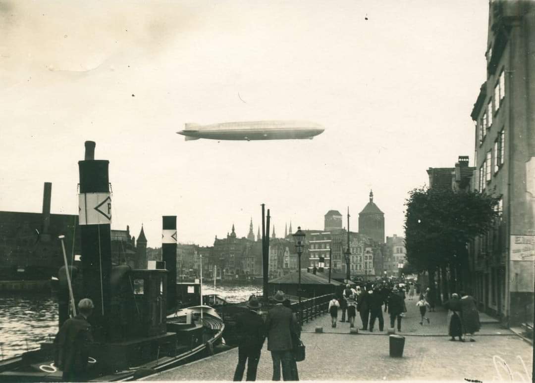Graf Zeppelin über #Danzig 1929 
#Netzfund #DeutscheGeschichte #DeutscheOstgebiete #Ostddeutschland