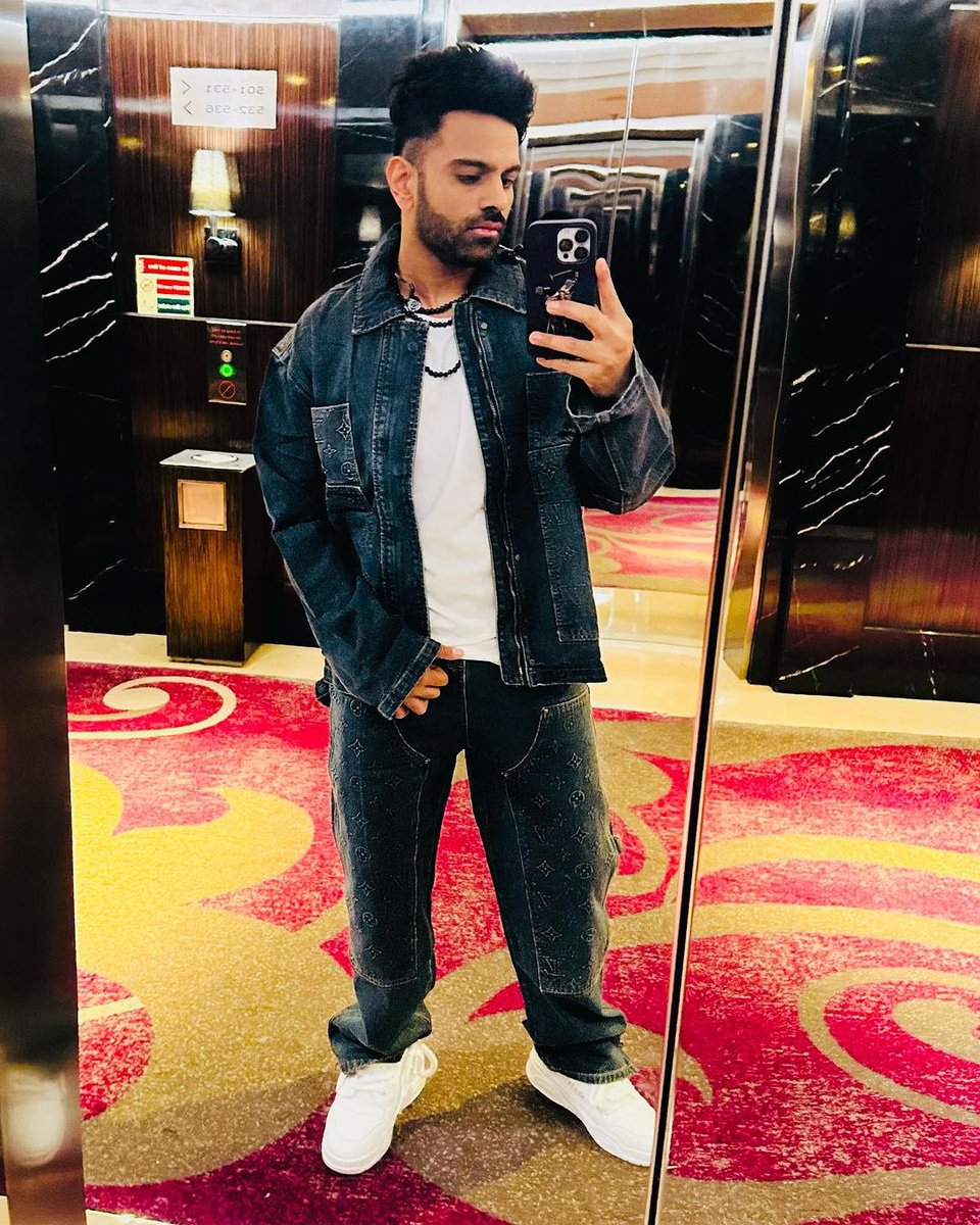 Sreeram_singer's tweet image. Day 2/366 💙

#SRC #Sreeramachandra