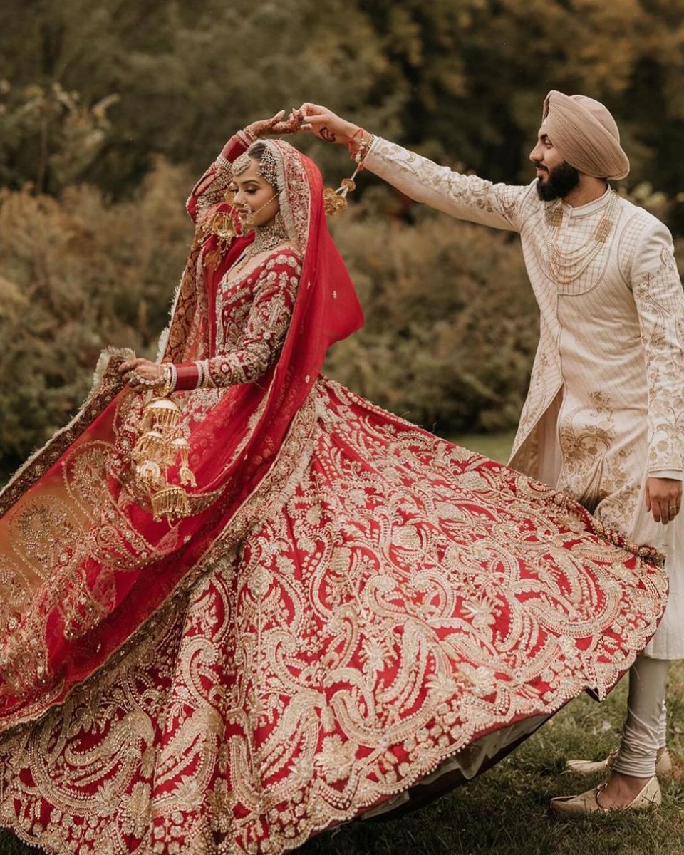 ALIXEESHAN's tweet photo. So much of a wedding is about stories—the ones you make to look back on 📖; and the ones passed down to you that you pay homage to as you wed. Our lovely client across the border, Jaspreet shares such a moment as she mesmerizes in the gorgeous Ali Xeeshan bridal. 💖👰 https://t.co/U73GFVIKXA