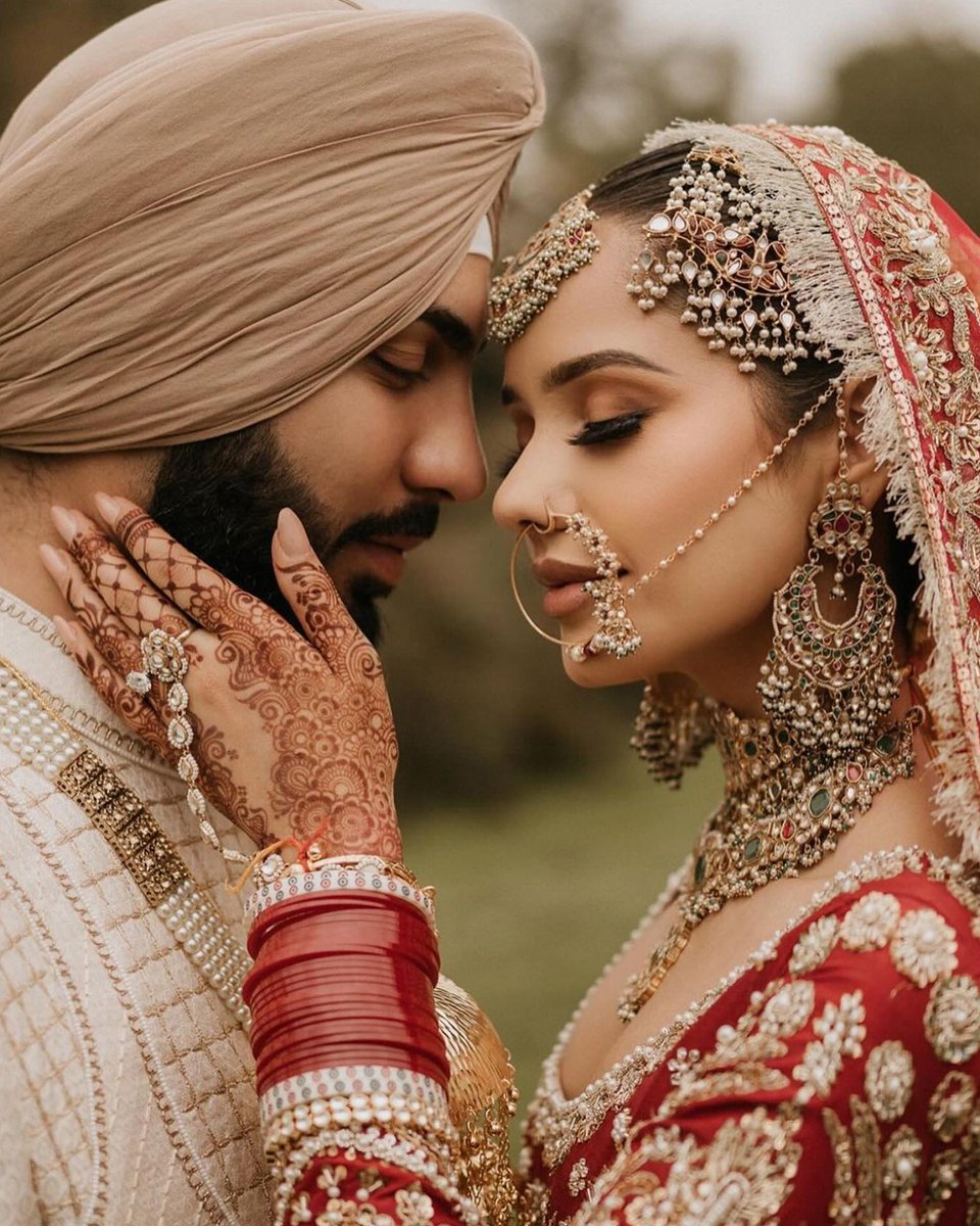 ALIXEESHAN's tweet photo. So much of a wedding is about stories—the ones you make to look back on 📖; and the ones passed down to you that you pay homage to as you wed. Our lovely client across the border, Jaspreet shares such a moment as she mesmerizes in the gorgeous Ali Xeeshan bridal. 💖👰 https://t.co/U73GFVIKXA
