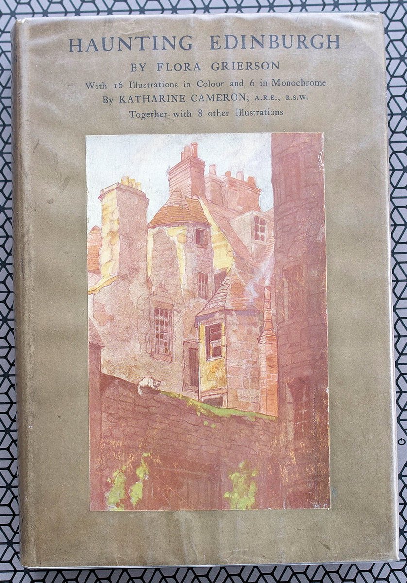 Art4Brains's tweet image. Haunting Edingburgh 1929 Grierson Eerste druk met stofomslag #EDINBURGH #Scotland with #dustjacket

link.marktplaats.nl/m2064435560?ut… via @marktplaats