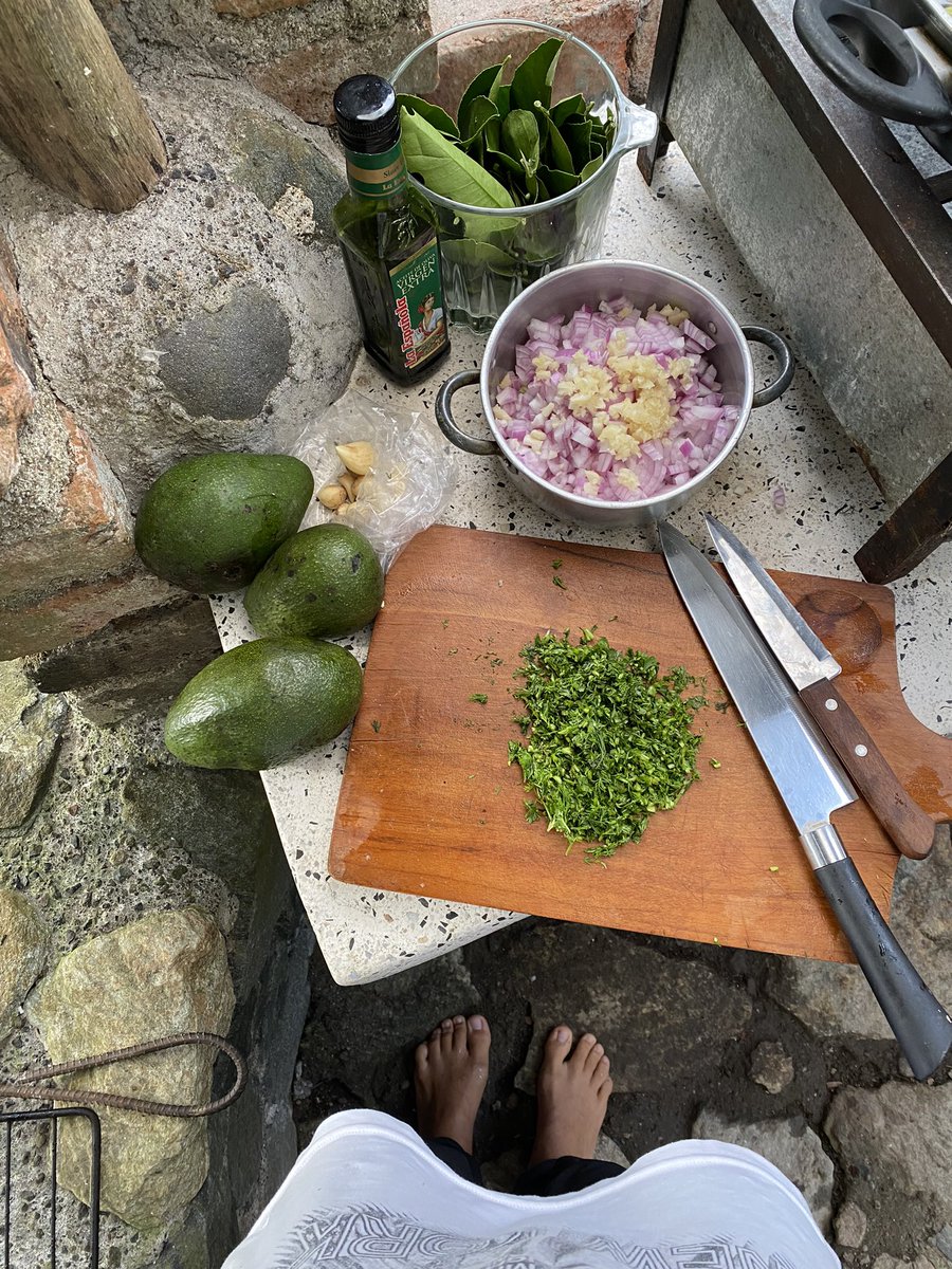 ViajaLaVida's tweet photo. Celebrando año nuevo desde un rincón rodeado de naturaleza, estuvimos desconectados hasta ayer, y nos despedimos del 2023 con agradecimiento y recibimos el 2024 compartiendo un delicioso tigrillo (hecho por Andrea) con grandes personas y amigos 😊 https://t.co/4p70B8ufsW
