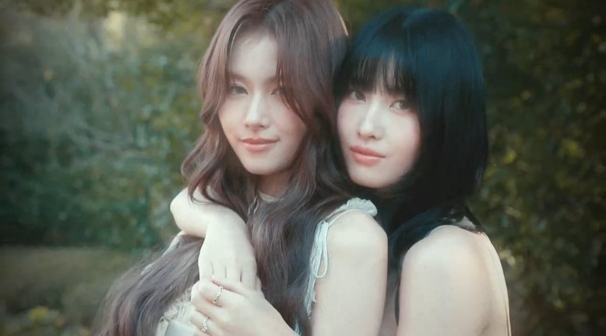 M0HYO's tweet photo. samo being put to work for queerbaiting https://t.co/eb94fquONU