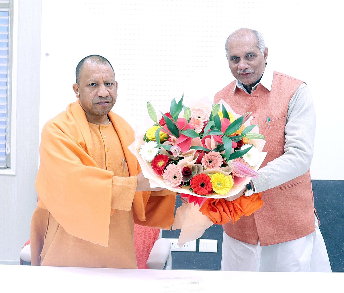 मुख्यमंत्री श्री @myogiadityanath जी महाराज से आज लखनऊ में उत्तर प्रदेश सरकार में माननीय कैबिनेट मंत्री, श्री धर्मपाल सिंह जी ने शिष्टाचार भेंट की। इस अवसर पर उन्होंने महाराज जी को नववर्ष की बधाई देते हुए लोक-कल्याण से संबंधित विभिन्न बिंदुओं पर चर्चा की।