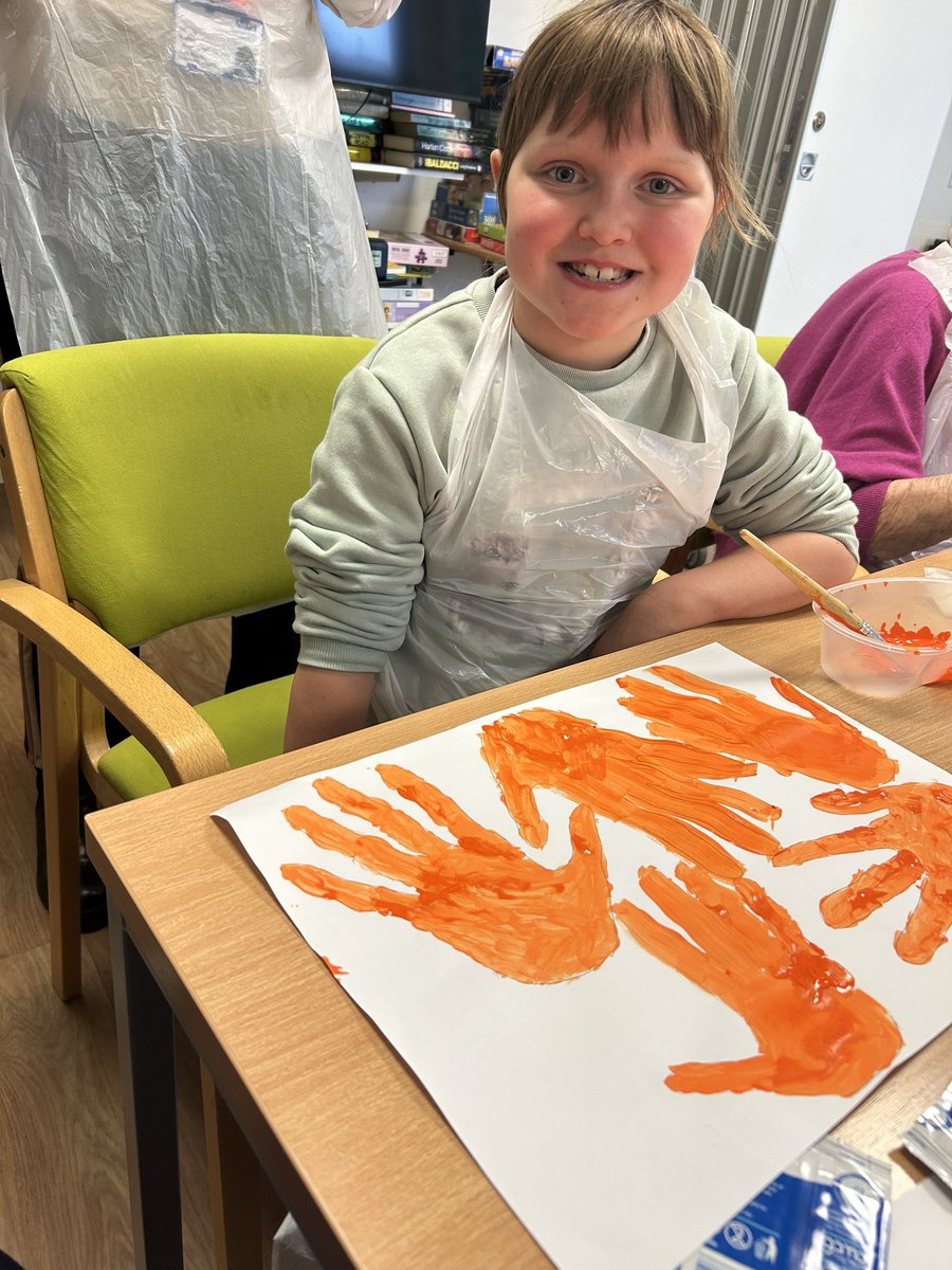 Today we have had a helper on the ward ❤️. Connie spent some time with the activities coordinator helping patients with making prints to celebrate the year of the dragon! Both patients and Connie enjoyed this 🥰 #patientexperience #workingtogether #activities