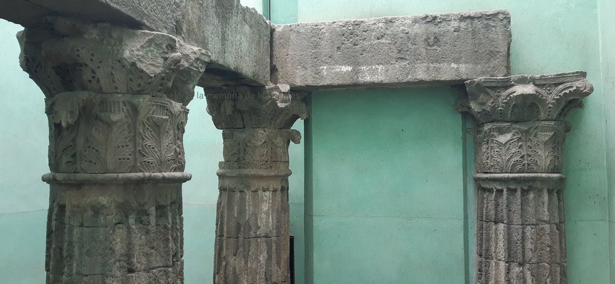 Avui és un dels tres dies internacional del gat. Parcerisa els va pintar (segle XIX) a l'habitatge on hi ha les columnes romanes <a href="/CEC_cat/">Centre Excursionista de Catalunya</a>