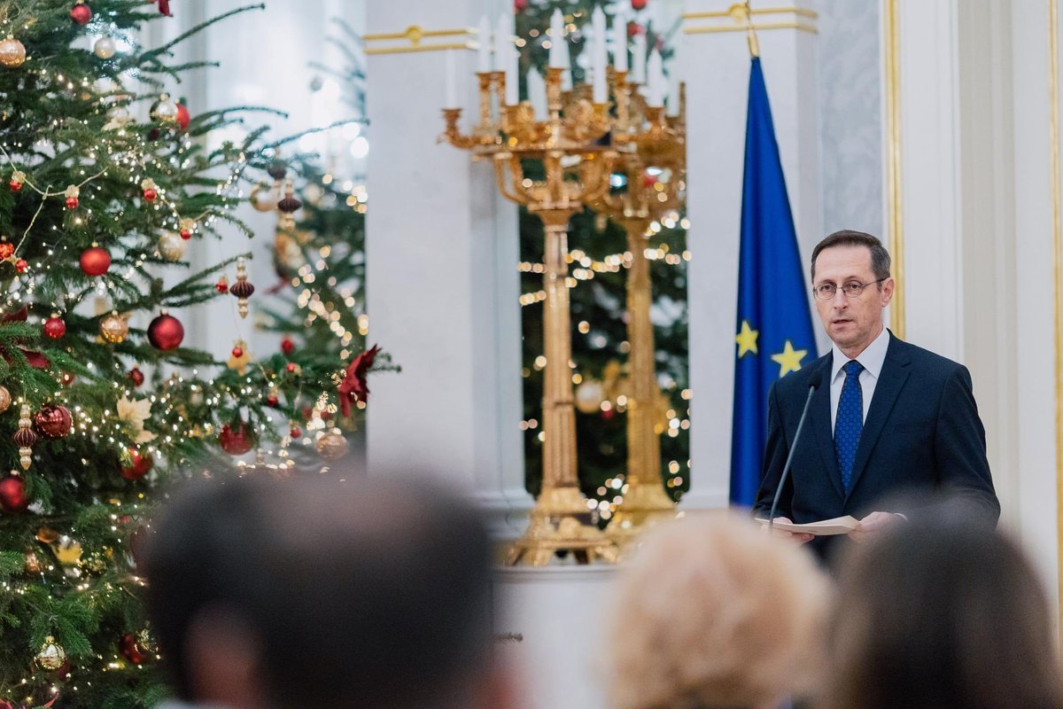 zoltanspox's tweet photo. ‼️Finance Minister Mihály Varga announced on Tuesday that an additional HUF 170 billion in EU funds have arrived in Hungary. 🇭🇺

✅In total, the country has received HUF 470 billion in recent days. Last Thursday, € 779.5 million (300 billion HUF) was received from recovery funds, and on Tuesday, € 445 million (170 billion HUF) was transferred for the 2021-2027 EU budget period. Out of this, € 240 million supports the Integrated Transport Development Operational Program Plus, while € 205 million aids the development of the Economic Development and Innovation Operational Program Plus.