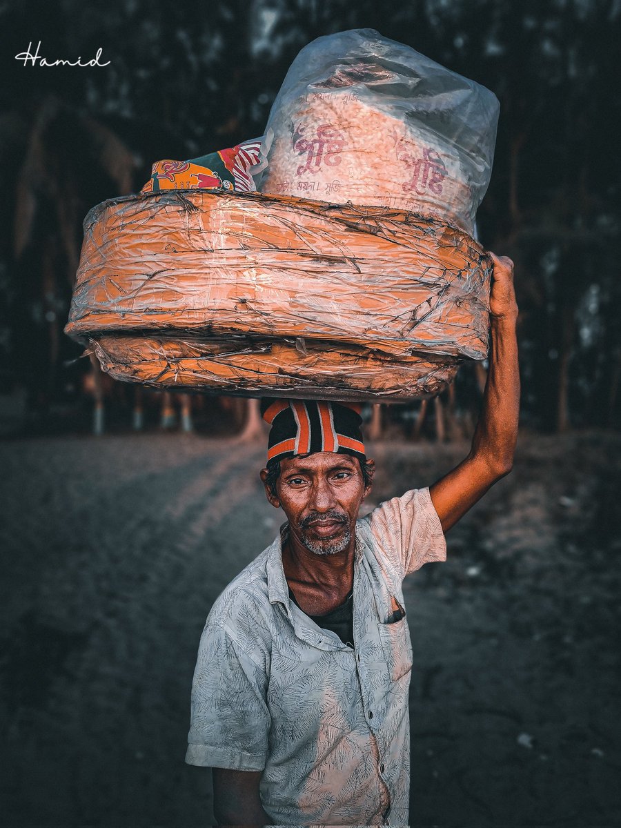 Hamid__Hossen's tweet photo. Carrying a load of responsibility over the head is a man's only chore...! 

#streetphotography #photography #photostory 
#CxBdiary https://t.co/9sYAEZItCY