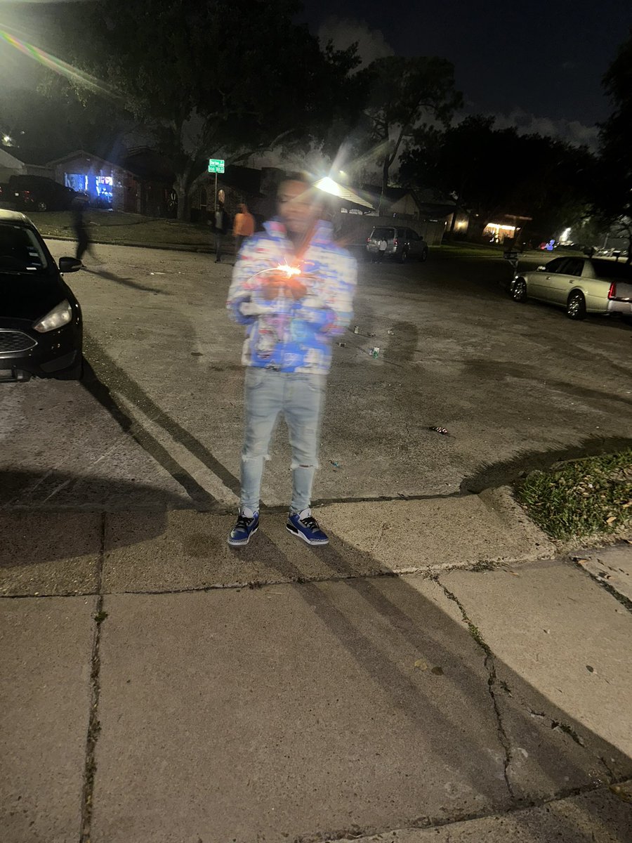 EJ_IV's tweet photo. Don’t love me til death👎🏾 love to LIVE for me‼️🗣️ #V12General 💂🏾♀️ https://t.co/DEj3CFu31T