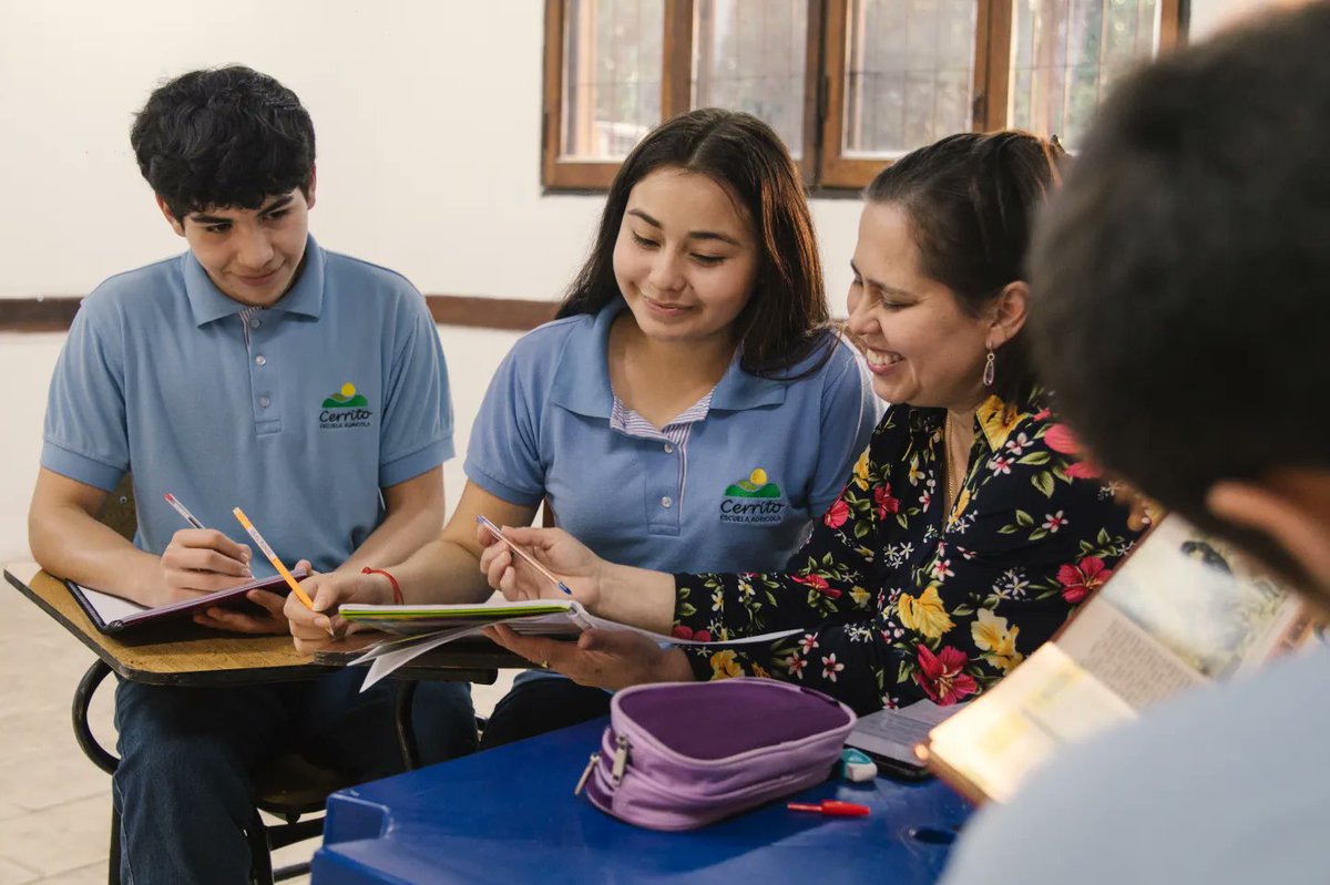 FPEscuelas's tweet photo. #Aniversario | 20 años enseñando con una metodología única en el mundo 🌎🙌🏼 

Nuestra comunidad educativa de Cerrito está de parabienes, celebrando un año más de aniversario institucional. 👏🏼🥳 https://t.co/azdxHipGks